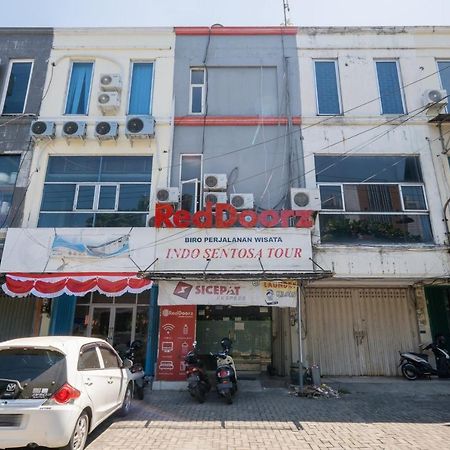 Hotel Reddoorz @ Darmo Surabaya Esterno foto